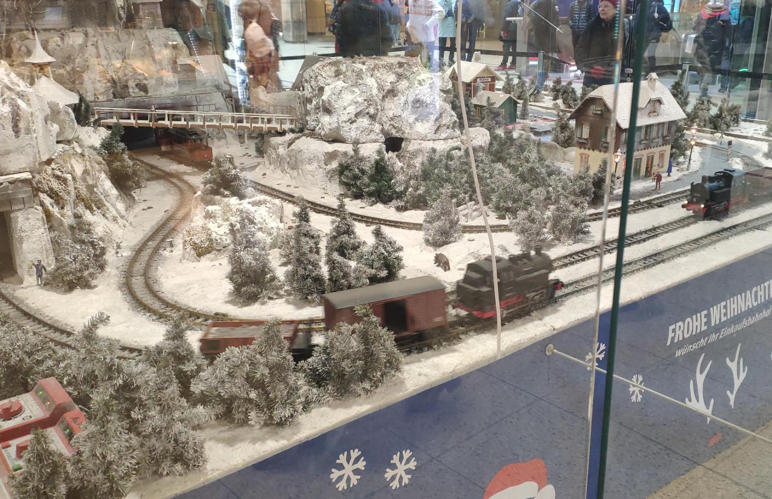 model trains on a short track through a winter landscape