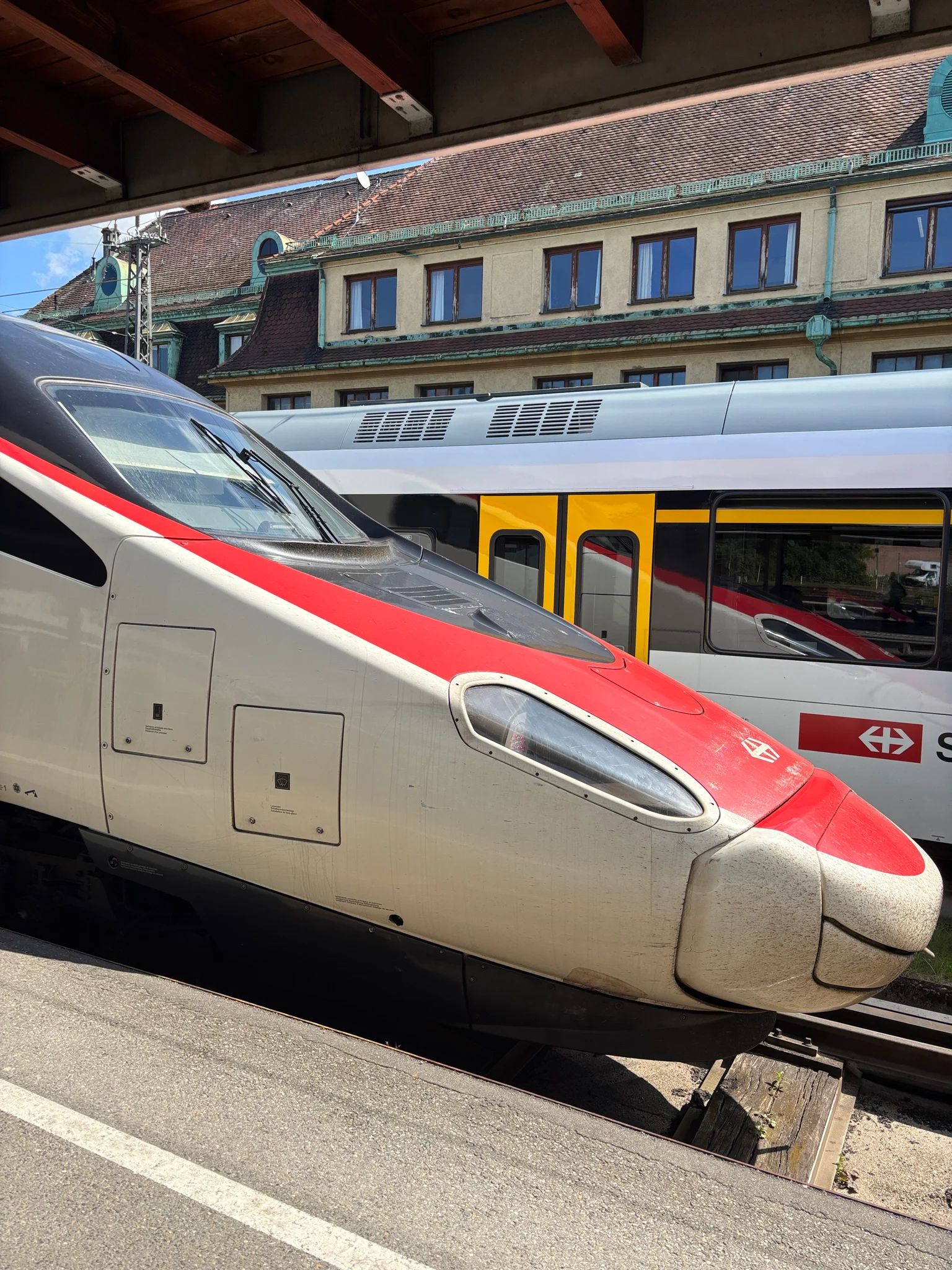 the very long nose of a RABe 503 Pendolino in Lindau-Insel the very long nose of a RABe 503 Pendolino in Lindau-Insel