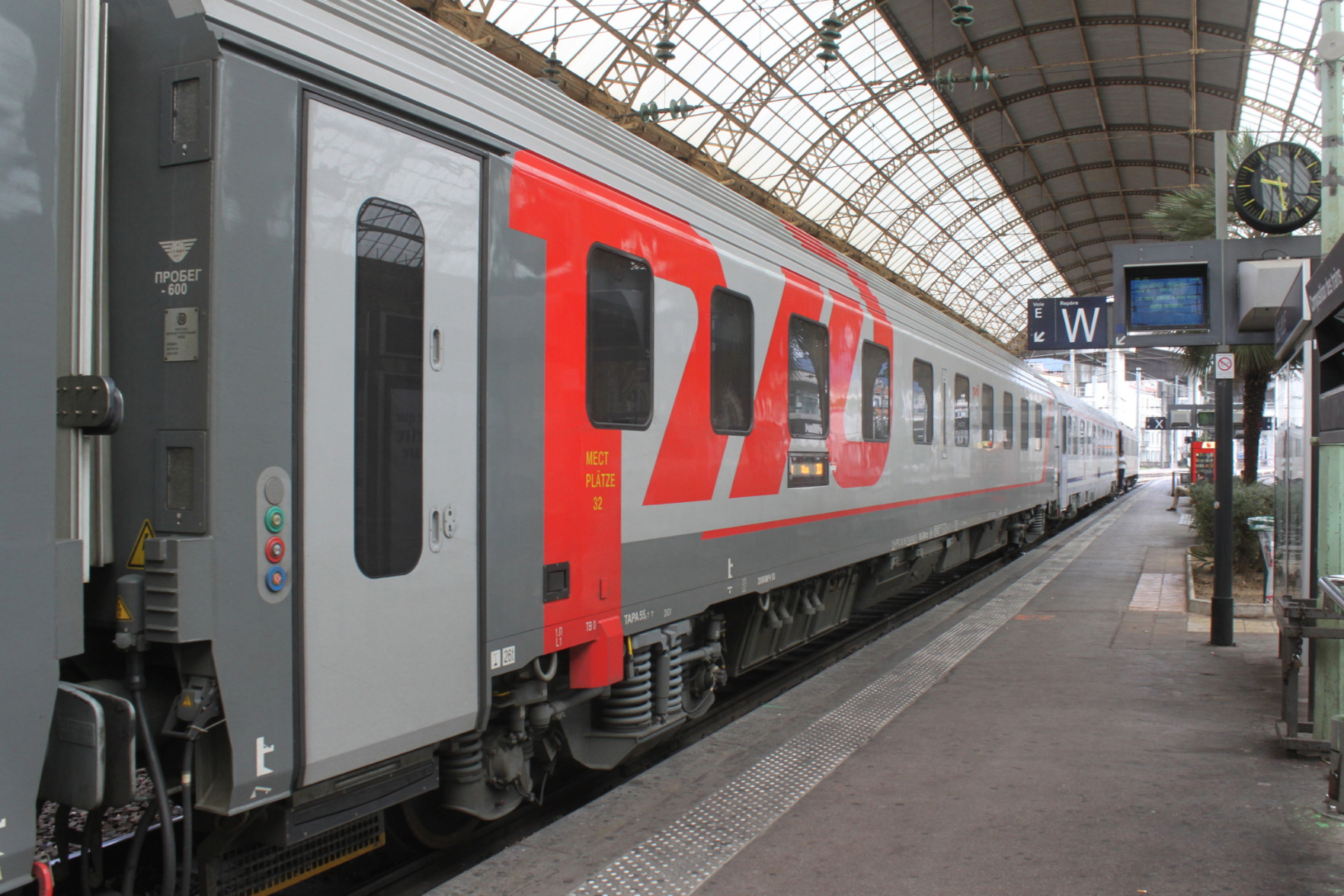 Russian Railways (RZhD) sleeping coach and a Polish State Railways (PKPIC) restaurant coach at Nice-Ville station, France. It was a scheduled service between Moskva Belorusskaya and Nice-Ville running as recently as in 2020