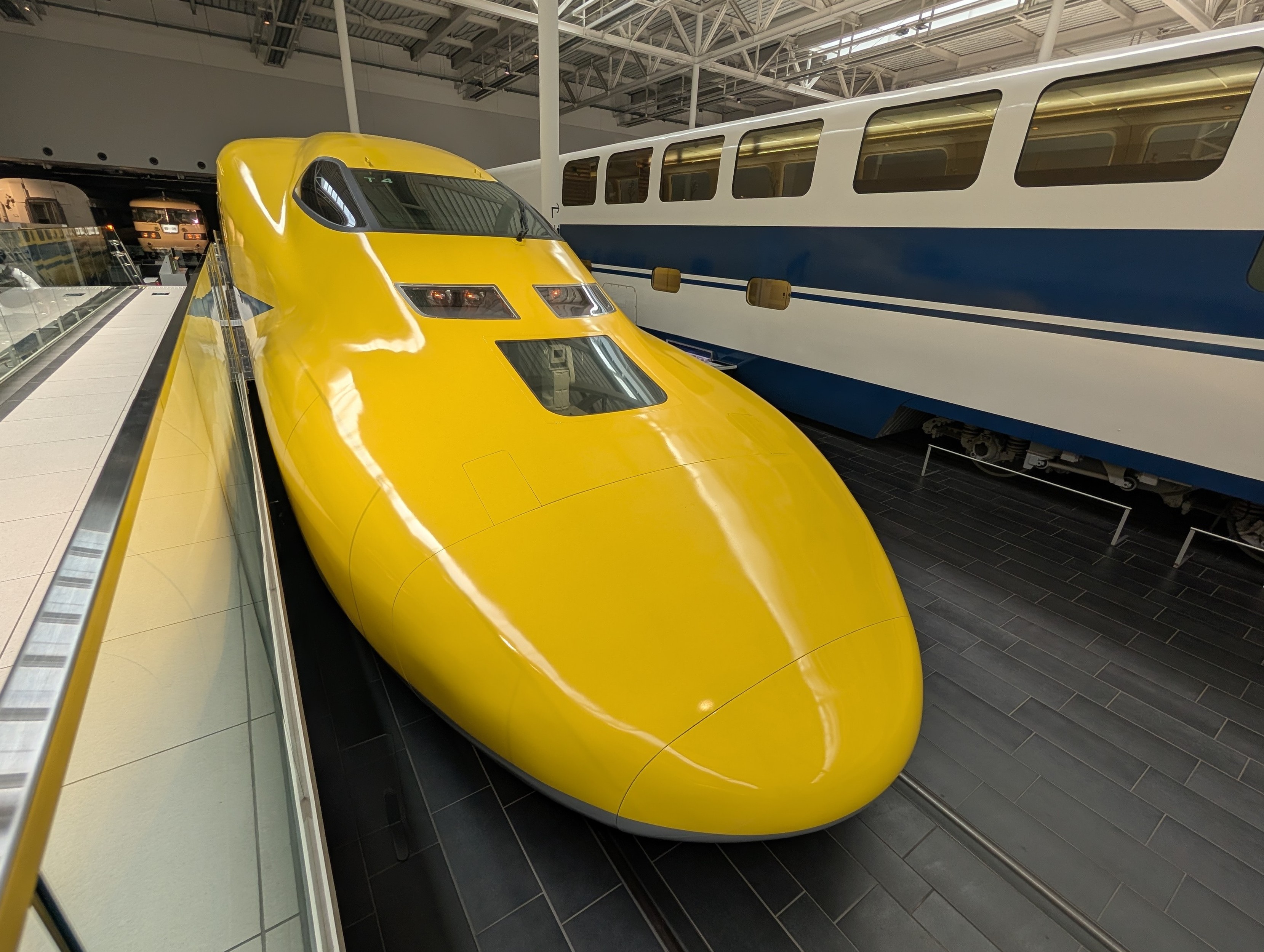 Yellow Shinkansen! 