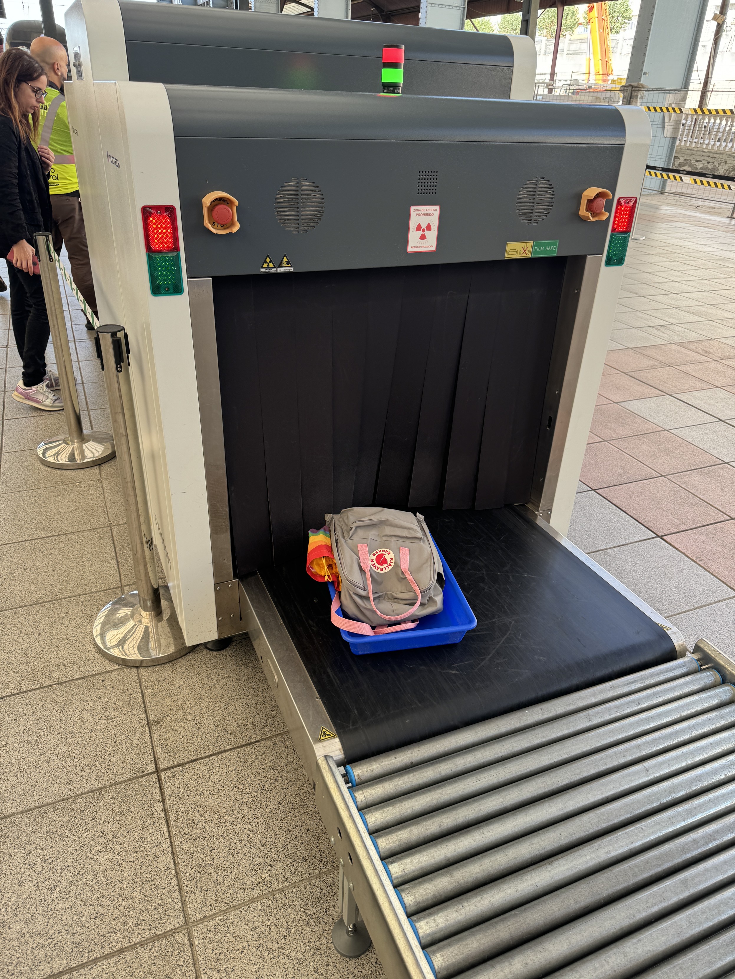 airport style belt scanner for renfe bag check airport style belt scanner for renfe bag check